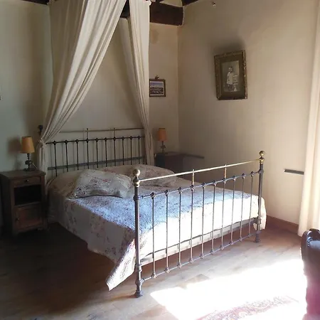 לינה וארוחת בוקר Lion D'or