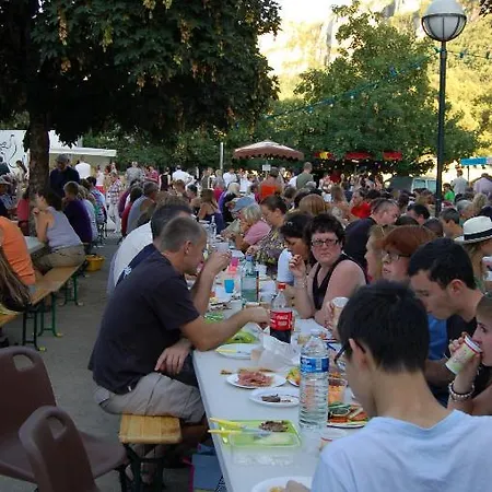 לינה וארוחת בוקר Lion D'or 3*