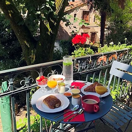 Lion D'or Couette-café